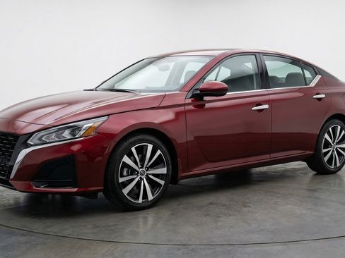 Used 2025 Nissan Altima 2.5 SV FWD image 3