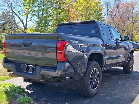 Used 2025 Toyota Tacoma TRD Sport w/ TRD Sport Upgrade Package AWD/4WD image 3