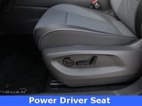 New 2025 Volkswagen Tiguan SE R-Line image 4