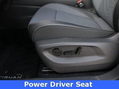 New 2025 Volkswagen Tiguan SE R-Line