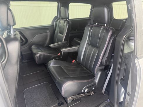 Used 2016 Dodge Grand Caravan R/T image 12