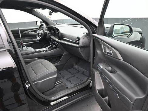 Certified 2026 Chevrolet Traverse LT FWD image 12