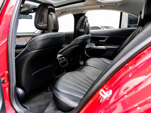Used 2025 Mercedes-Benz E 350 Sedan image 38