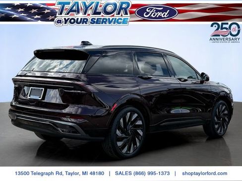 Used 2024 Lincoln Nautilus Reserve w/ Equipment Group 202A AWD/4WD image 3