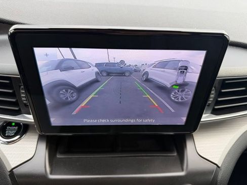 Used 2020 Ford Explorer XLT w/ Equipment Group 202A AWD/4WD image 21