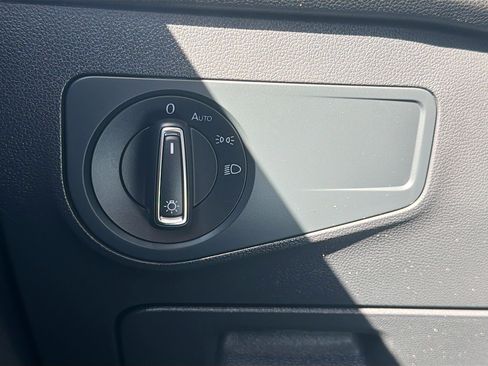 Used 2023 Volkswagen Tiguan SE AWD/4WD image 17