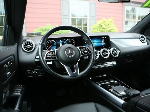 Used 2021 Mercedes-Benz GLA 250 4MATIC w/ Premium Package image 12
