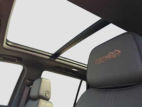 Used 2025 Chevrolet Tahoe High Country image 8