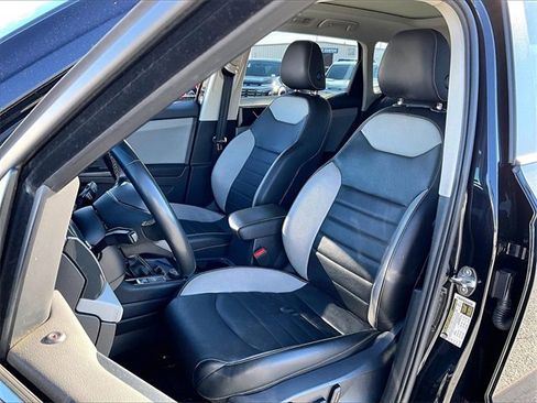 Used 2022 Volkswagen Taos SEL image 10