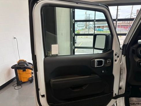 Used 2019 Jeep Wrangler Unlimited Sahara w/ Safety Group image 13