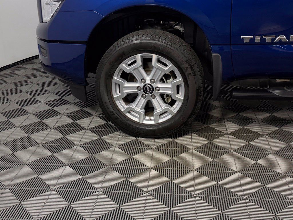 Used 2024 Nissan Titan SV w/ SV Convenience Package AWD/4WD image 12