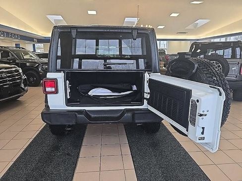 Used 2022 Jeep Wrangler Unlimited Sport image 27