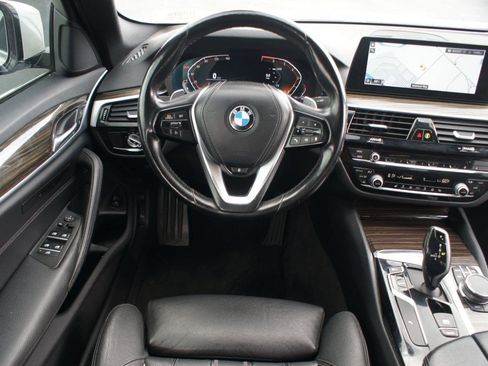 Used 2020 BMW 530i w/ Premium Package RWD image 4