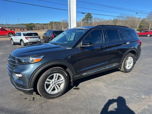 Used 2023 Ford Explorer XLT w/ Equipment Group 202A image 9