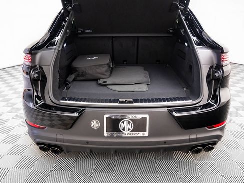 Certified 2025 Porsche Cayenne E-Hybrid Coupe AWD/4WD image 30