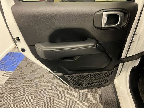 Used 2020 Jeep Gladiator Overland image 9