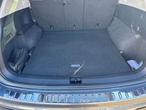 Certified 2022 Volkswagen Tiguan SE image 31