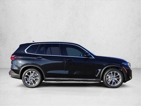 New 2026 BMW X5 xDrive50e image 4