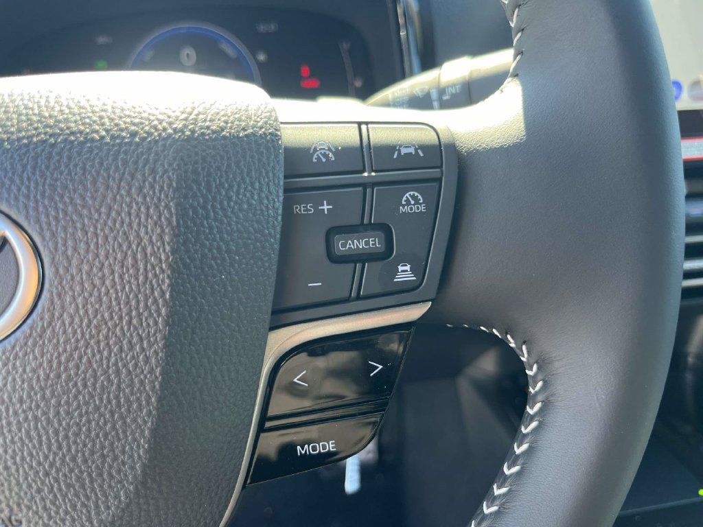 New 2026 Toyota Camry Hybrid FWD image 16