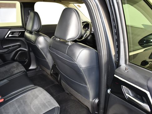 Used 2025 Mitsubishi Outlander SE AWD/4WD image 43