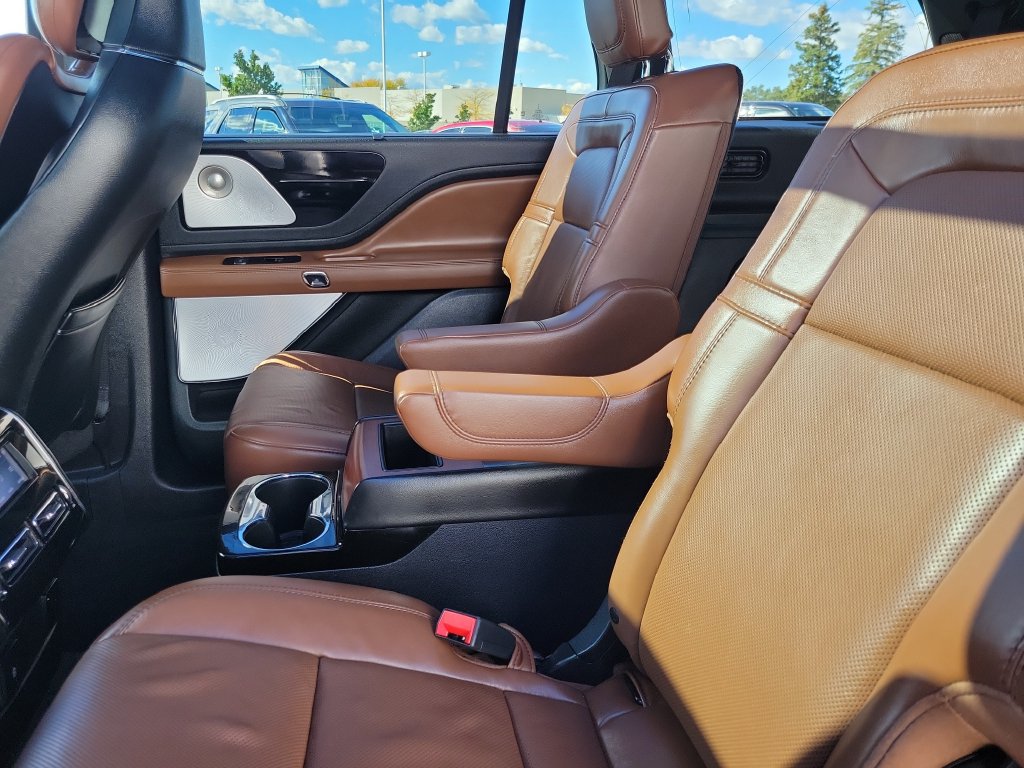 Used 2023 Lincoln Aviator Reserve w/ Equipment Group 201A AWD/4WD image 10