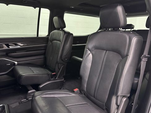 Used 2022 Jeep Wagoneer Series II w/ Convenience Group I image 15