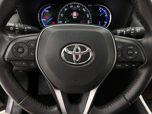 Used 2019 Toyota RAV4 Limited image 16