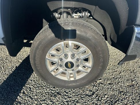 Used 2024 Chevrolet Silverado 2500 LT image 24