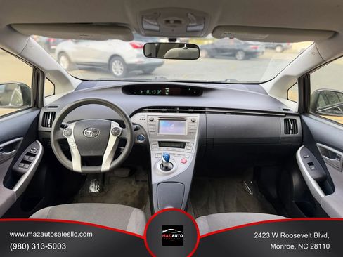 Used 2013 Toyota Prius Three image 9