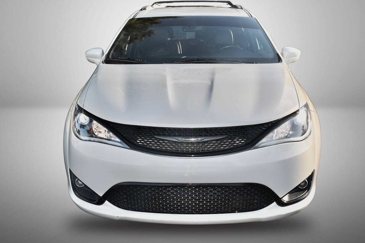 Used 2020 Chrysler Pacifica Touring-L w/ S Appearance Package FWD image 10