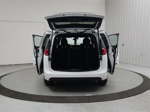 New 2026 Chrysler Pacifica Limited w/ S Appearance Package image 14