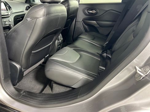 Used 2019 Jeep Cherokee Limited w/ Luxury Group image 22