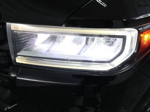 Used 2021 GMC Acadia SLT w/ Elevation Edition image 28