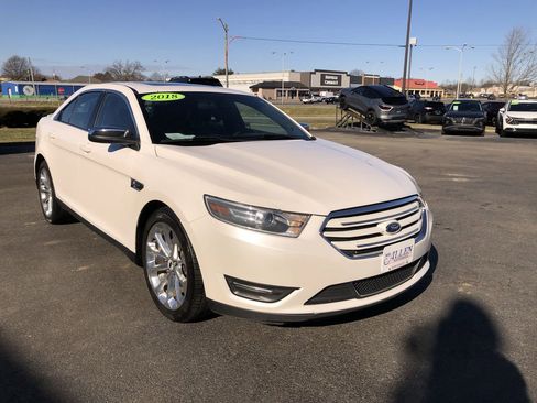 Used 2018 Ford Taurus Limited image 7