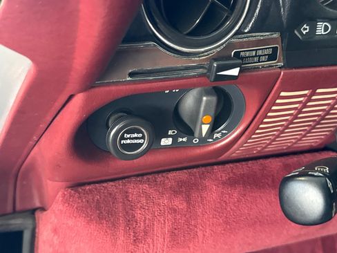 Used 1989 Mercedes-Benz 560 SL image 16