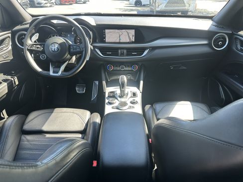 Used 2023 Alfa Romeo Stelvio Veloce AWD/4WD image 17