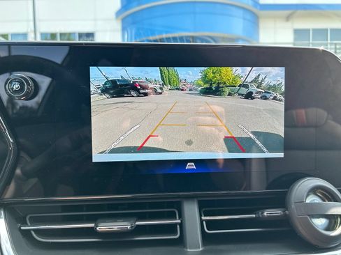 Used 2025 Chevrolet Trax RS w/ Driver Confidence Package FWD image 10