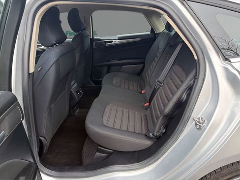 Used 2019 Ford Fusion SE image 10