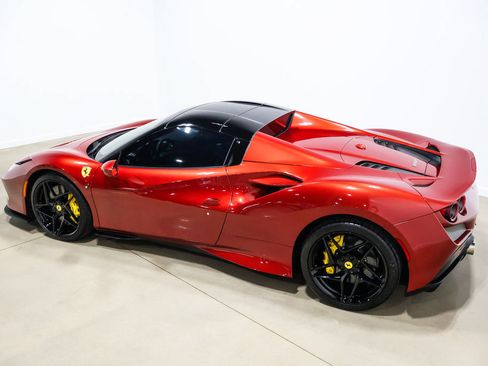 Used 2022 Ferrari F8 Tributo RWD image 7