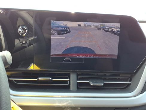 Used 2025 Chevrolet Trax LS w/ LS Convenience Package FWD image 9