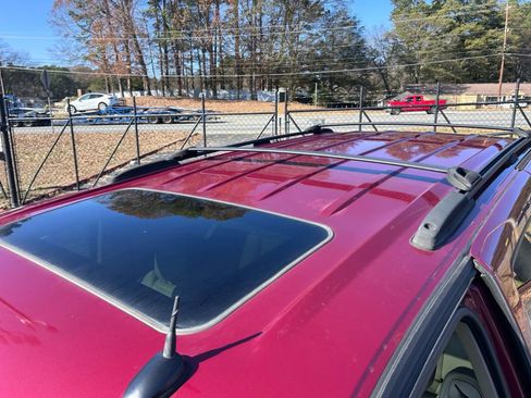 Used 2005 GMC Yukon SLT w/ SLT Preferred Equipment Group image 32