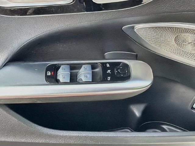 Used 2023 Mercedes-Benz C 300 Sedan image 16