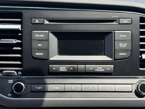 Used 2017 Hyundai Elantra SE FWD image 19