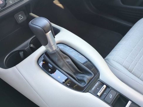 Used 2023 Honda HR-V LX image 15