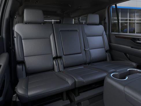 New 2026 Chevrolet Suburban Z71 w/ Comfort Package AWD/4WD image 17