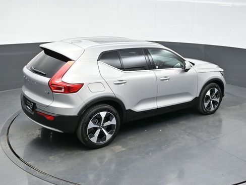 Used 2025 Volvo XC40 B5 Plus image 31