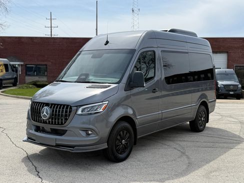 Used 2025 Mercedes-Benz Sprinter 2500 image 3
