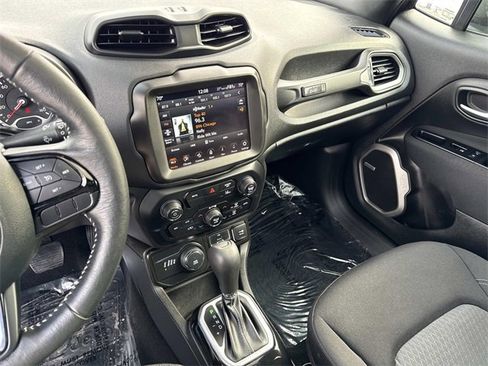 Used 2021 Jeep Renegade Latitude w/ Sun & Sound Group image 28