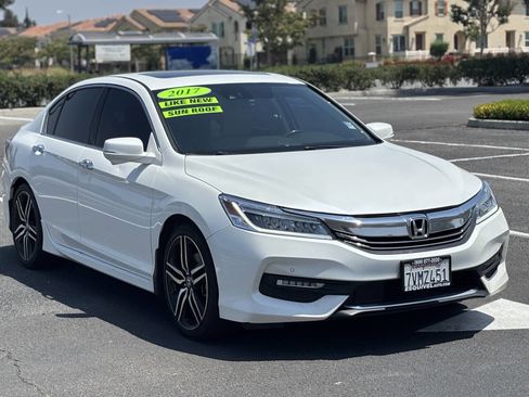 Used 2017 Honda Accord Touring image 1