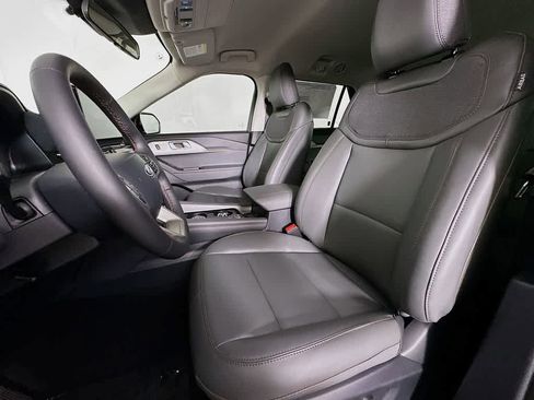 New 2026 Ford Explorer Active w/ Active Comfort Package RWD image 12